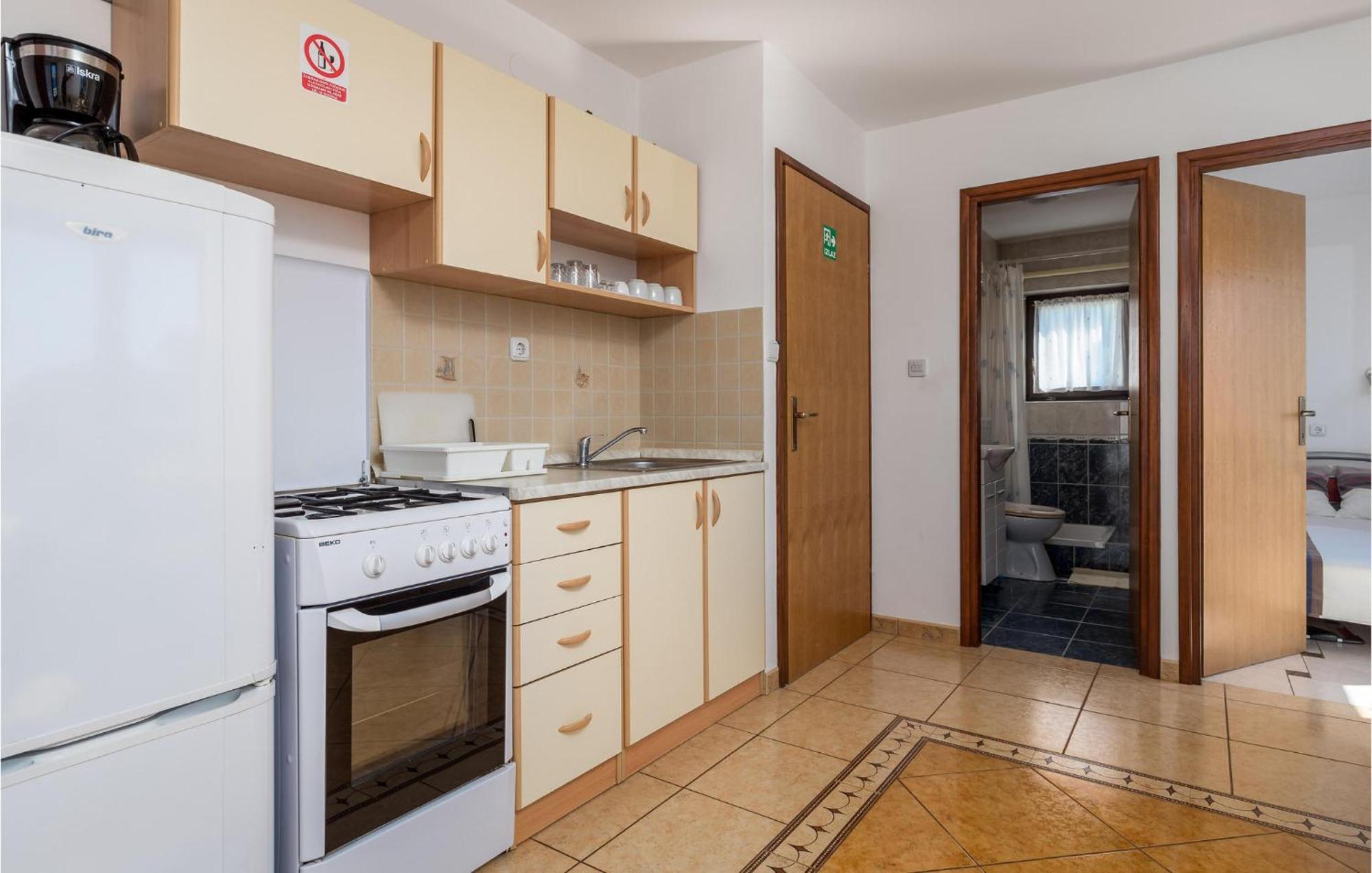 1 Bedroom Nice Apartment In Jablanac Ngoại thất bức ảnh